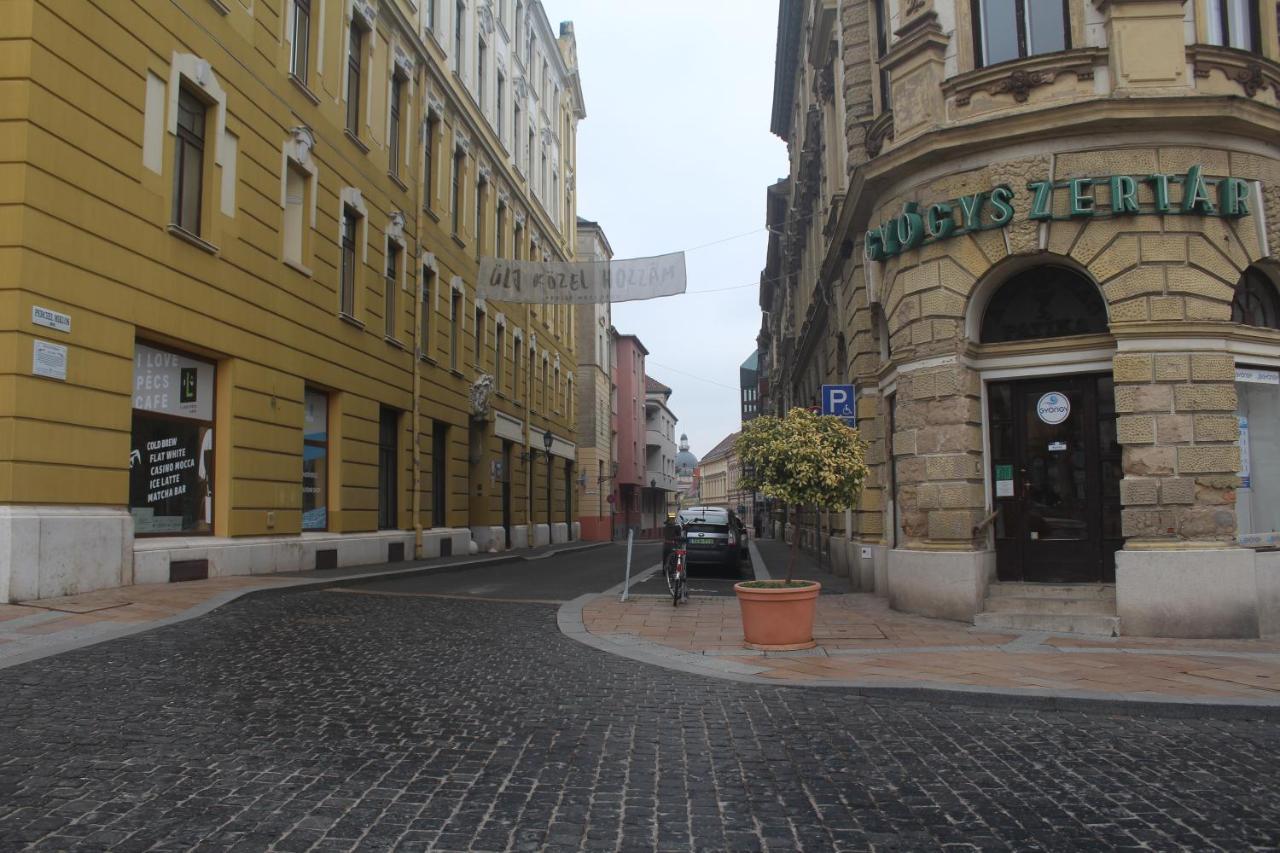 Downtown Studio Apartman Pécs Exterior foto