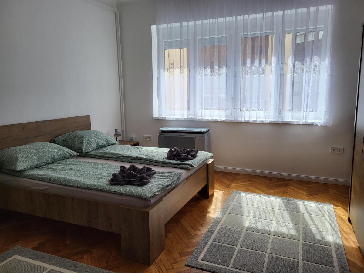 Downtown Studio Apartman Pécs Exterior foto