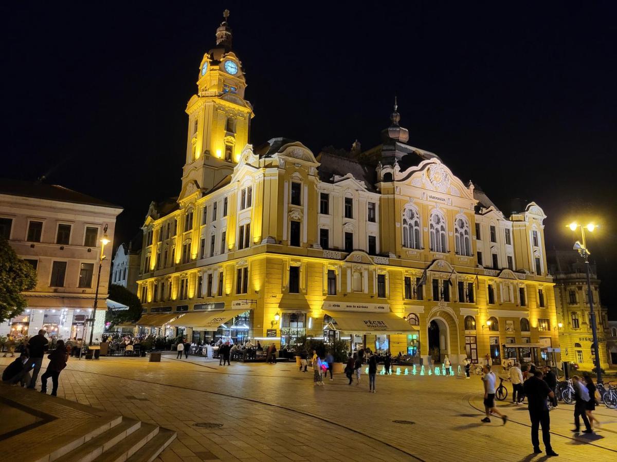 Downtown Studio Apartman Pécs Exterior foto